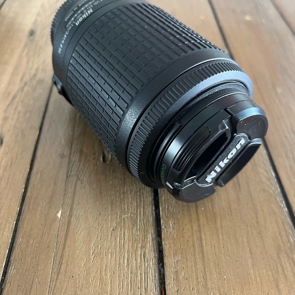 Nikon AF-S DX VR Zoom-Nikkor 55–200mm f/4-5.6G IF-ED Telephoto Lens